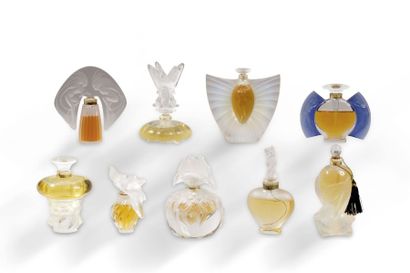 LALIQUE Parfum «Femmes ailées», collection 2006 Flacon cylindrique en cristal incolore...