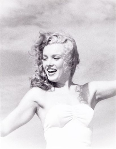 André de Dienes (1913-1985) Marilyn Monroe, 1949. Épreuve argentique d'époque. Tampon...