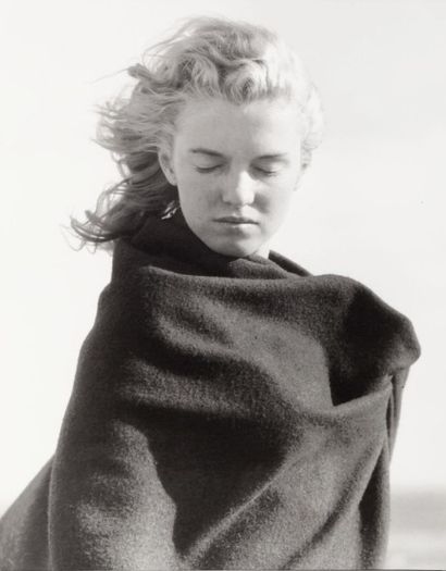 André de Dienes (1913-1985) Marilyn Monroe, 1946. Épreuve argentique d'époque. Tampon...