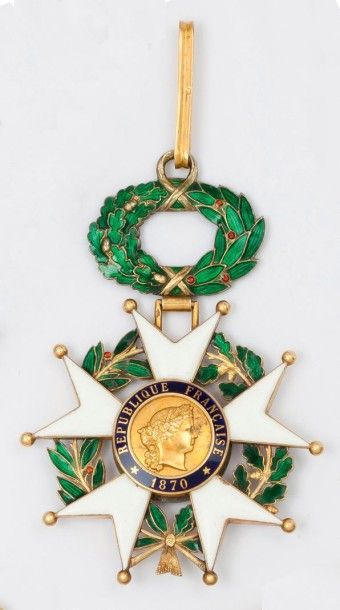Légion d’Honneur en or jaune ornée d’émail...
