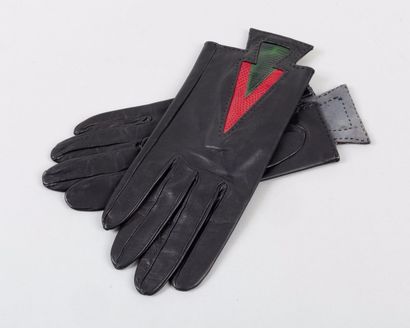 null HERMÈS Paris - Prototype

*Paire de gants en chevreau noir, empiècements en...