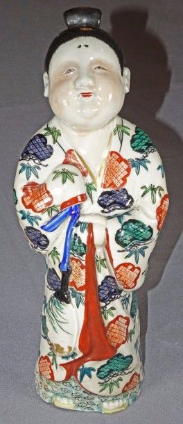 null Statuette en porcelaine de Kutani, représentant une jeune femme en kimono tenant...