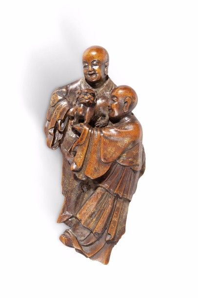 null Petit groupe formant applique, en bois finement sculpté de deux moines tenant...