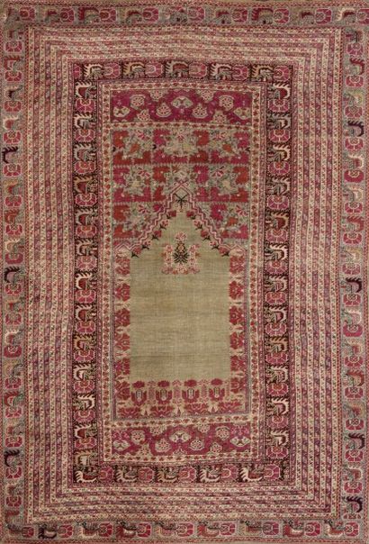 null Tapis Ghiordhes, Turquie, Asie mineure

A late 18th Ghiordes or early 19th century...