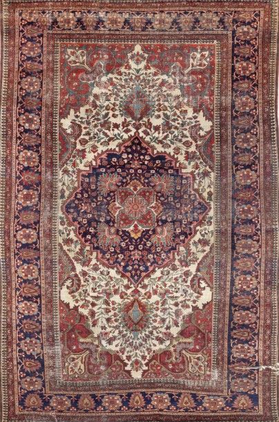 null Tapis Saroukh, du Nord Ouest de la Perse A Persian carpet of the second half...