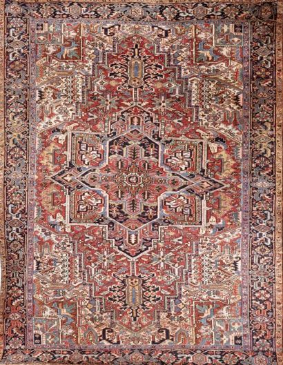 null Tapis persan Yoravan, Iran A Persian Yoravan carpet of the first half of the...