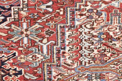 null Tapis persan Yoravan, Iran A Persian Yoravan carpet of the first half of the...