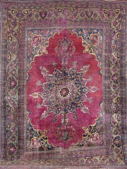 null Tapis persan Khorassan, Iran A Persian Khorassan carpet of the second half of...