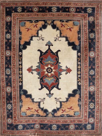 null Tapis Tabriz, Iran A second half century 19th Tabriz rug with a visual design...
