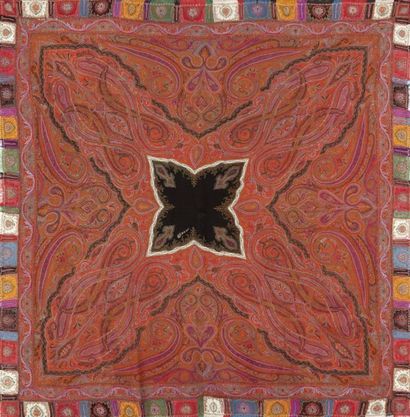 null Châle cachemire, Kashmir, Nord de l’inde An antique Indian Cashmere shawl, India...
