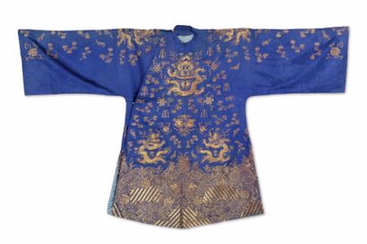null Robe Chi Fu en soie et brodée de fil dore, Chine XIX me siècle / 19th c. 117...