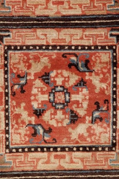 null Trois tapis carrés Pao Tao, chine. Tree antique Chinese mats rug, Pao Tao Une...