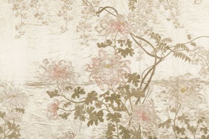 null Broderie de soie, Chine An antique Chinese embroidery Décor de glycines et de...