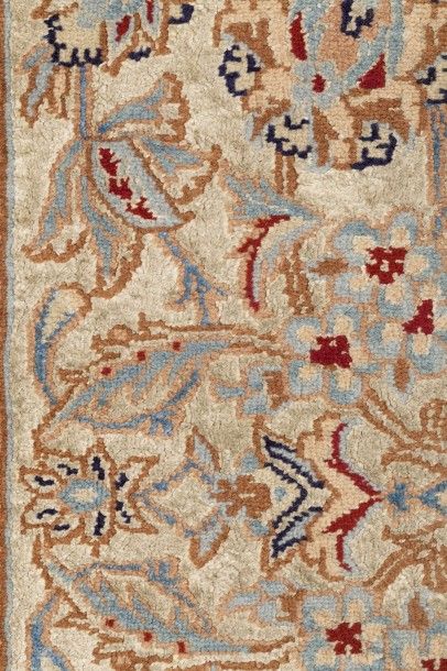 null Tapis nain laine et soie, Iran A 20th century fine NaÎn rug (very finely knotted)...