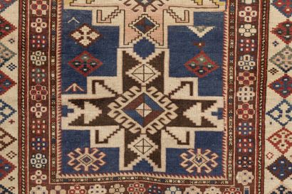 null Tapis Shirvan, Sud du Caucase A late 19th century Shirvan Caucasian rug Décor...
