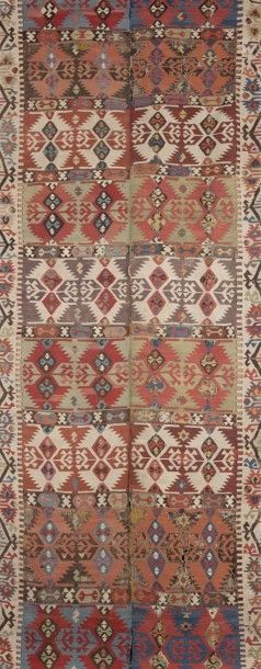 null Kilim d’Anatolie, Empire ottoman An antique Anatolian Kilim Un Kilim d’Anatolie...