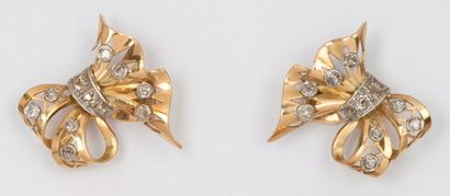 null Paire de boucles d’oreilles « Nœuds » en or jaune et or gris ornées de diamants...