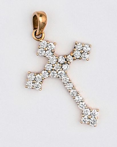 null Pendentif « Croix » en or jaune entièrement serti de diamants taillés en brillant....