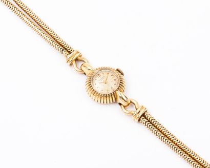 null UNIVERSAL GENEVE - Bracelet-montre de dame en or jaune, mouvement mécanique,...