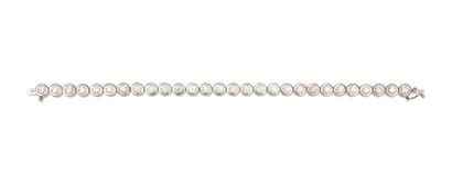null Bracelet «ligne» en or gris entièrement serti de diamants taillés en brillant...