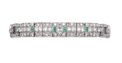 null Bracelet articulé en platine et or gris entièrement serti de diamants taillés...