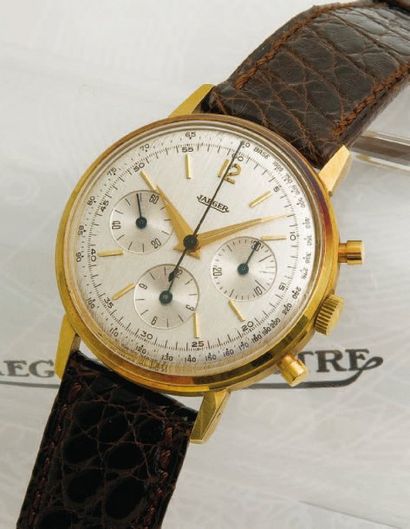 JAEGER (Chronographe Tri-Compax / Or), vers 1955 Chronographe en or jaune à fond...