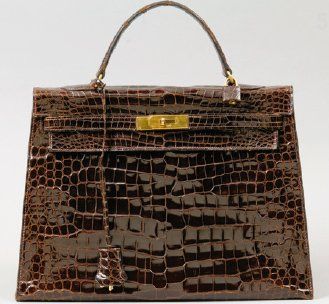 HERMÈS Paris 24 Faubourg Saint Honoré Sac «Kelly» 36 cm en crocodile chocolat, attaches...