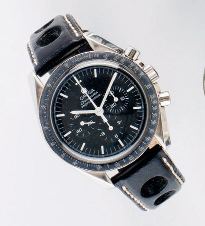 OMEGA «Speedmaster» Circa 1970 - Bracelet montre chronographe en acier, cadran noir...