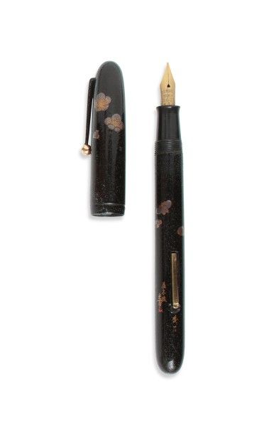 null «FLOWERS» Stylo plume Dunhill Namiki vintage 1930
Base résine, laque urushi...