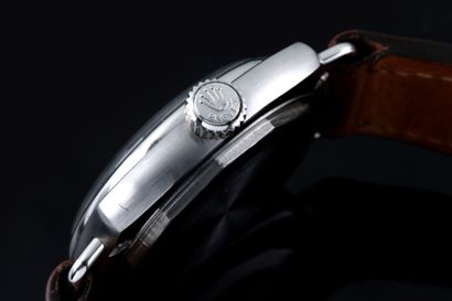 ROLEX «618» Superbe montre bracelet en acier.
Boîtier coussin, fond vissé.
Cadran...