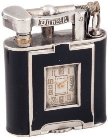DUNHILL UNIQUE N°2334 vers 1930
Beau briquet montre en argent (925) et laque noire....
