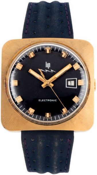 LIP ELECTRONIC vers 1970
Montre bracelet en métal plaqué or. Boîtier coussin, fond...