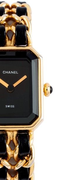 CHANEL «Première» vers 2000
Montre bracelet en métal plaqué or. Boîtier octogonal.
Cadran...