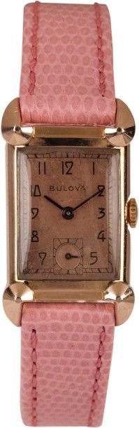 BULOVA vers 1940 
Montre bracelet en métal...