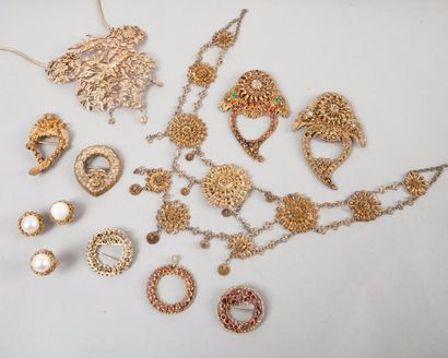 ANONYME Travail Malaisien Important lot de bijoux en métal doré