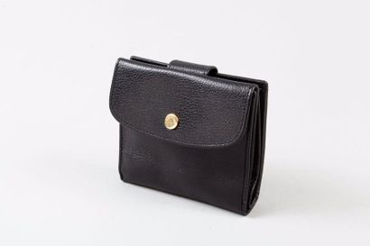 LANVIN Lot composé d'un portefeuille compact en cuir grené noir, intérieur faisant...