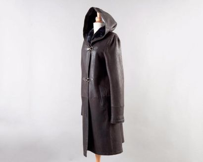 ANONYME Manteau à capuche en Mérinos envers cuir gris anthracite doublé de Mouton...
