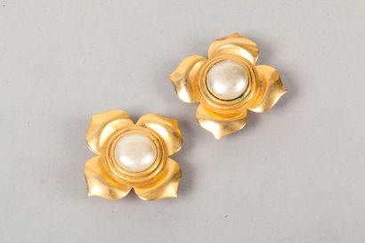 Yves Saint LAURENT Lot de deux paires de clips d'oreilles à motifs floral