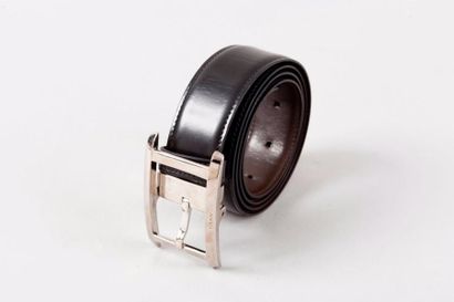 CARTIER Ceinture 30 mm en veau noir, boucle en acier. Taille 90 cm. (Légères traces)....