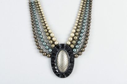 APPARTEMENT à LOUER Collier quatre rangs de perles de perles d’imitation nacrées...