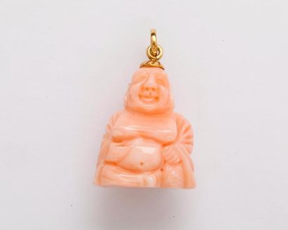 Pendentif « Bouddha » en corail rose sculpté....