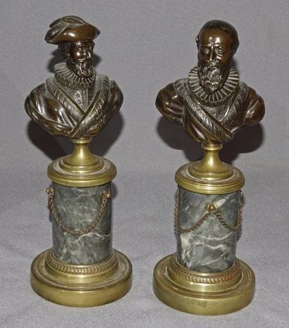 null Deux bustes en bronze patiné représentant Sully et Henri IV, sur des colonnes...