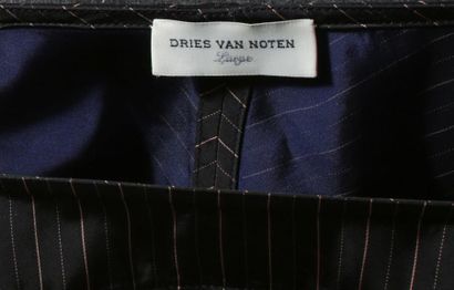 null Dries VAN NOTEN Collection prêt-à-porter Printemps/Eté 2015 

Modèle de défilé...