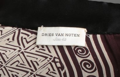 null Dries Van NOTEN Collection prêt-à-porter Printemps/Eté 2015

Robe en crêpe de...