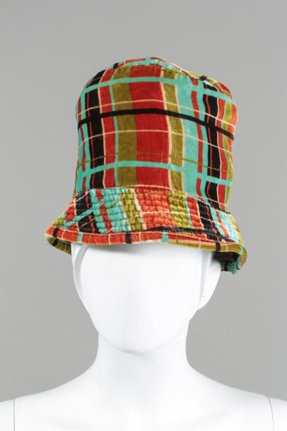 null Jean Paul GAULTIER femme 

Chapeau cloche écossais multicolore en rayonne et...