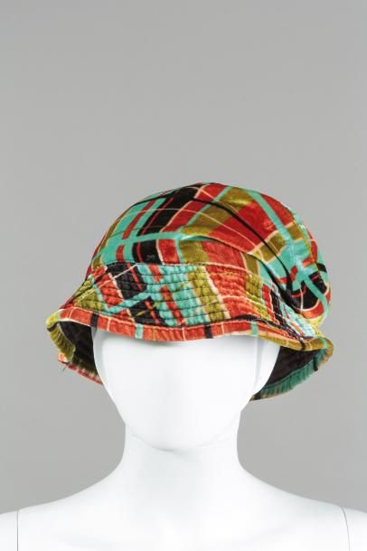 null Jean Paul GAULTIER femme 

Chapeau cloche écossais multicolore en rayonne et...
