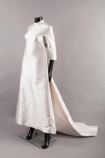 null MOLYNEUX circa 1963/1968

Robe de mariée en ziberline blanche, buste à petit...