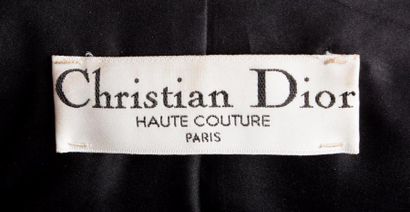 null Christian DIOR haute couture n°34089 Printemps/Eté 2006

Veste cintrée en cuir...