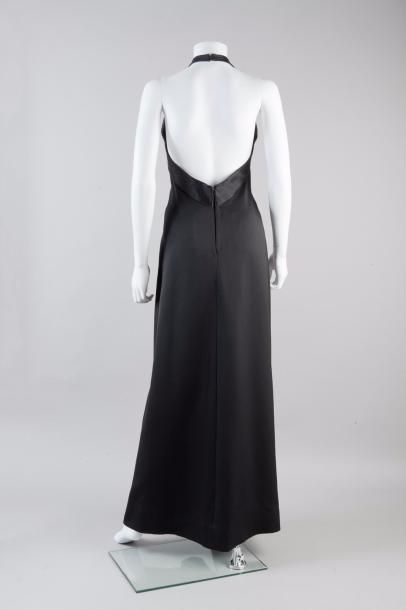 null Christian DIOR haute couture n°01836 Automne/Hiver 1972-1973

Robe longue en...