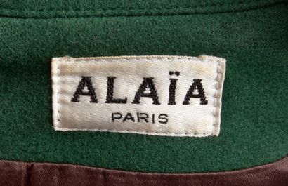 null ALAIA circa 1990

Veste over size courte en drap vert important col châle cranté,...